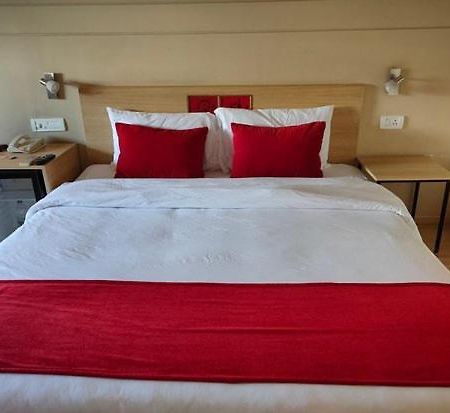 Lumis Studio Apartment Hyderabad Esterno foto