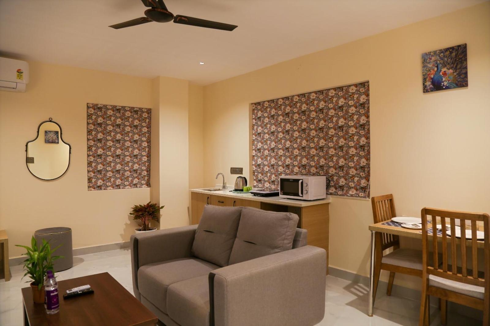 Lumis Studio Apartment Hyderabad Esterno foto