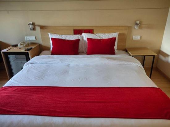 Lumis Studio Apartment Hyderabad Esterno foto